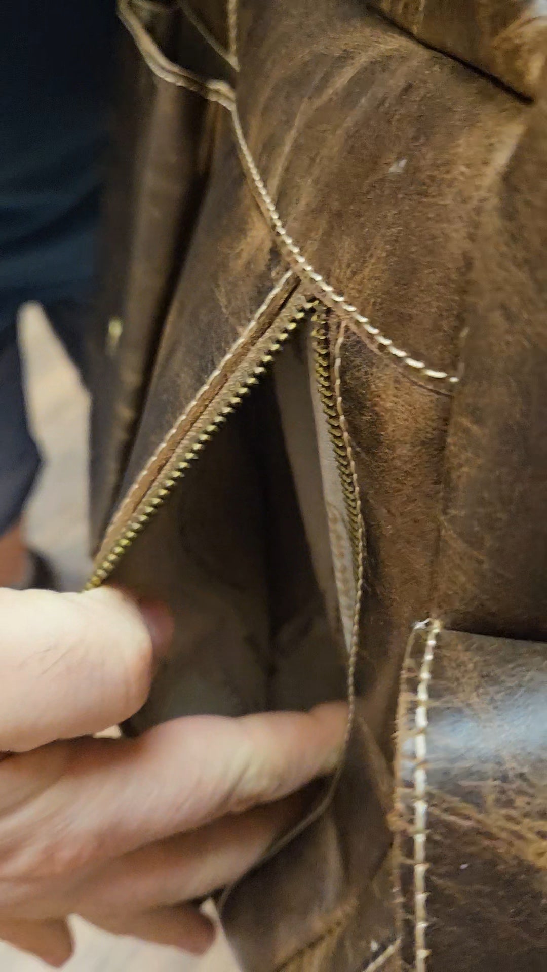 Rustic Genuine Leather Messenger Bag - Unisex image 14