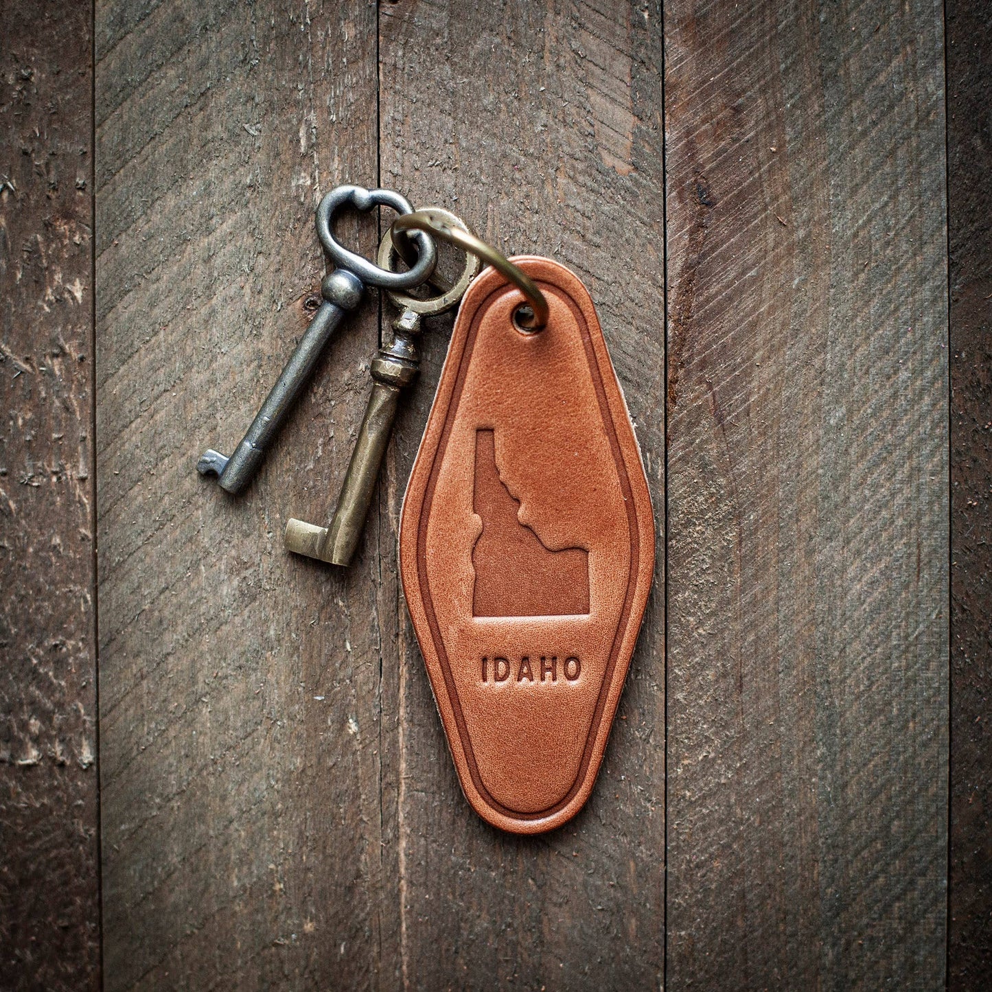 Idaho State Silhouette Leather Keychain Motel Style