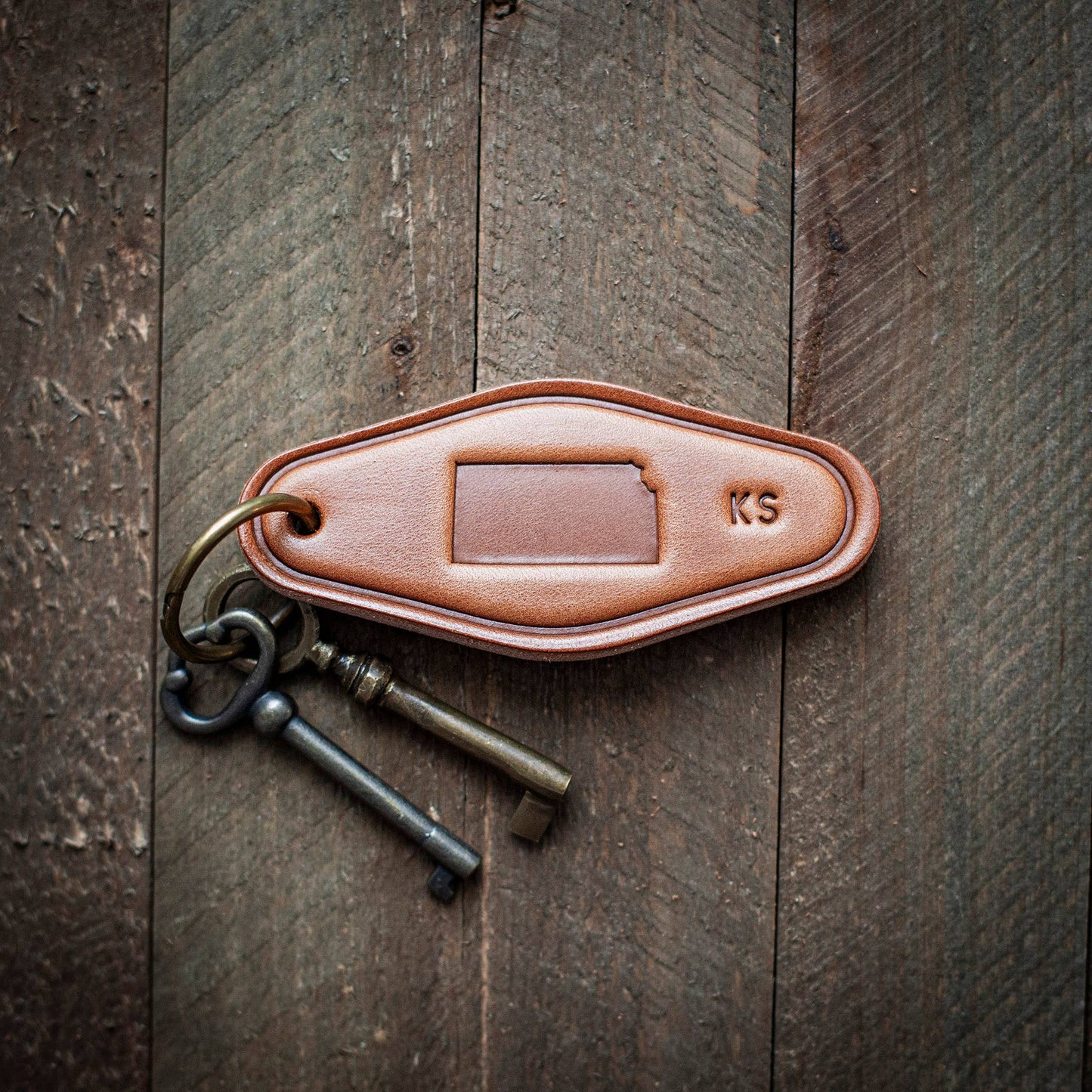 Kansas State Silhouette Leather Keychain Motel Style