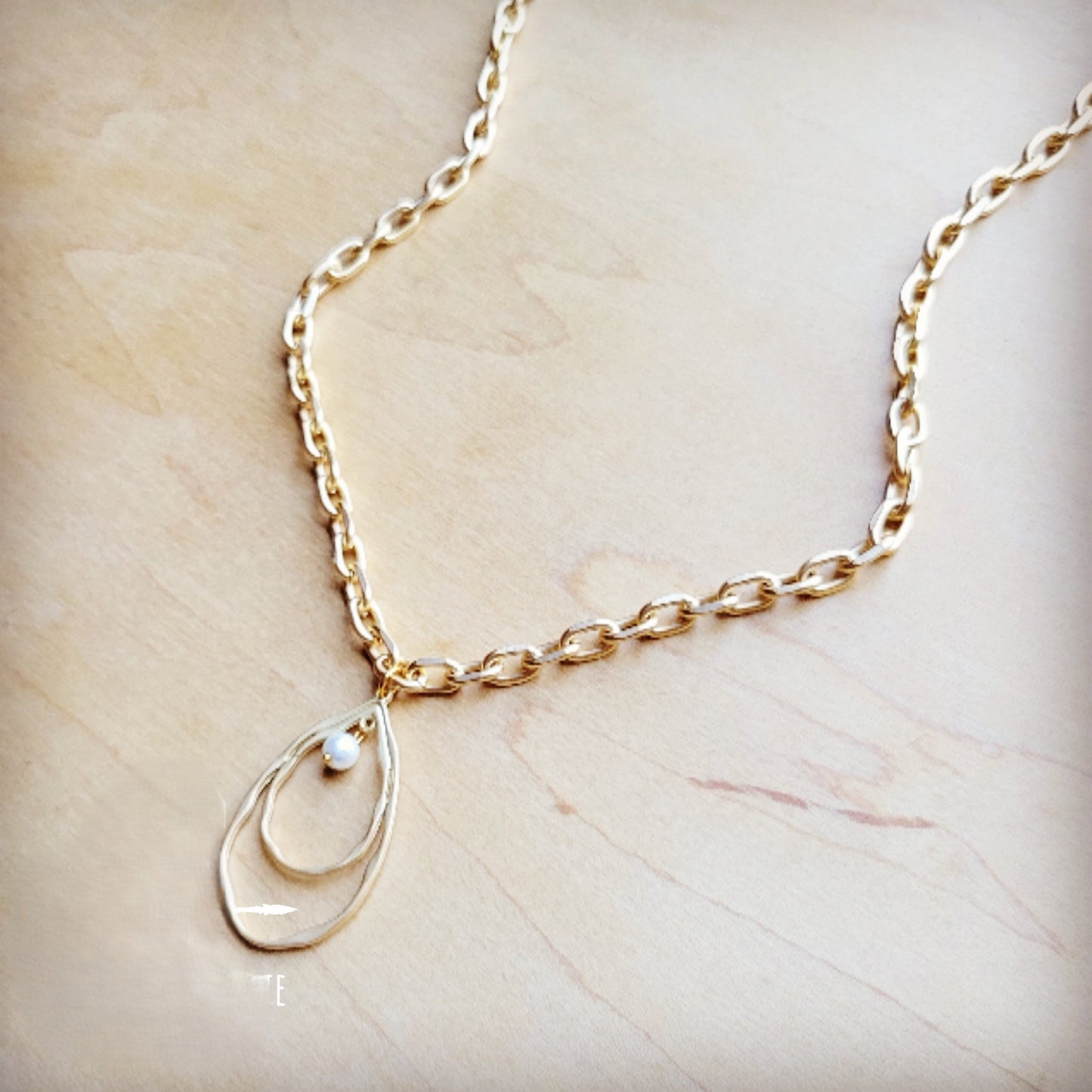 **Matte Gold Necklace w/ Matte Gold Pearl Pendant 259o