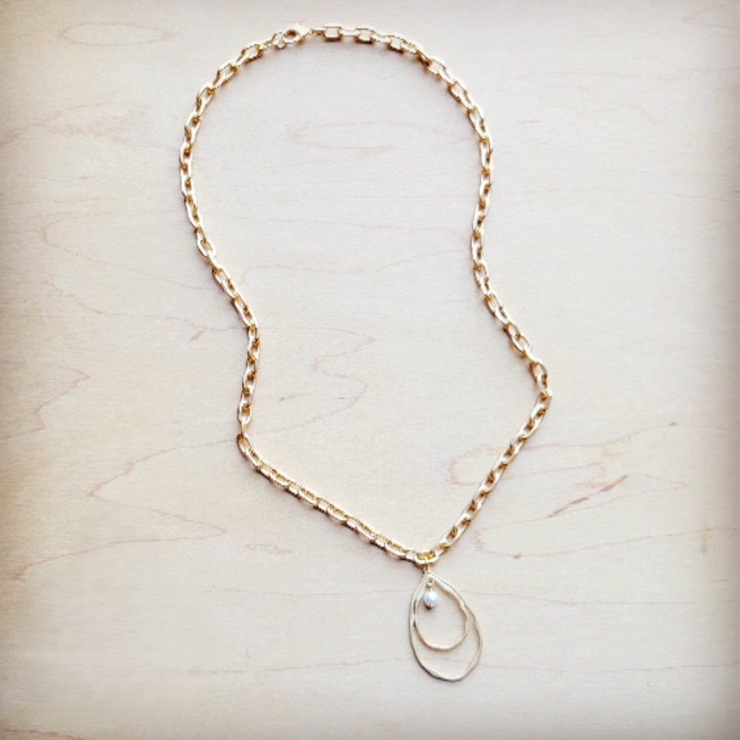 **Matte Gold Necklace w/ Matte Gold Pearl Pendant 259o