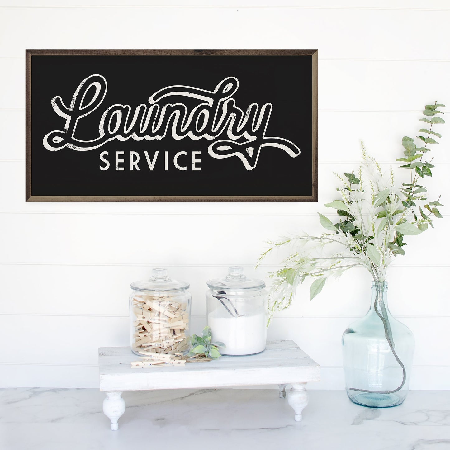 Laundry Service White Outline Black