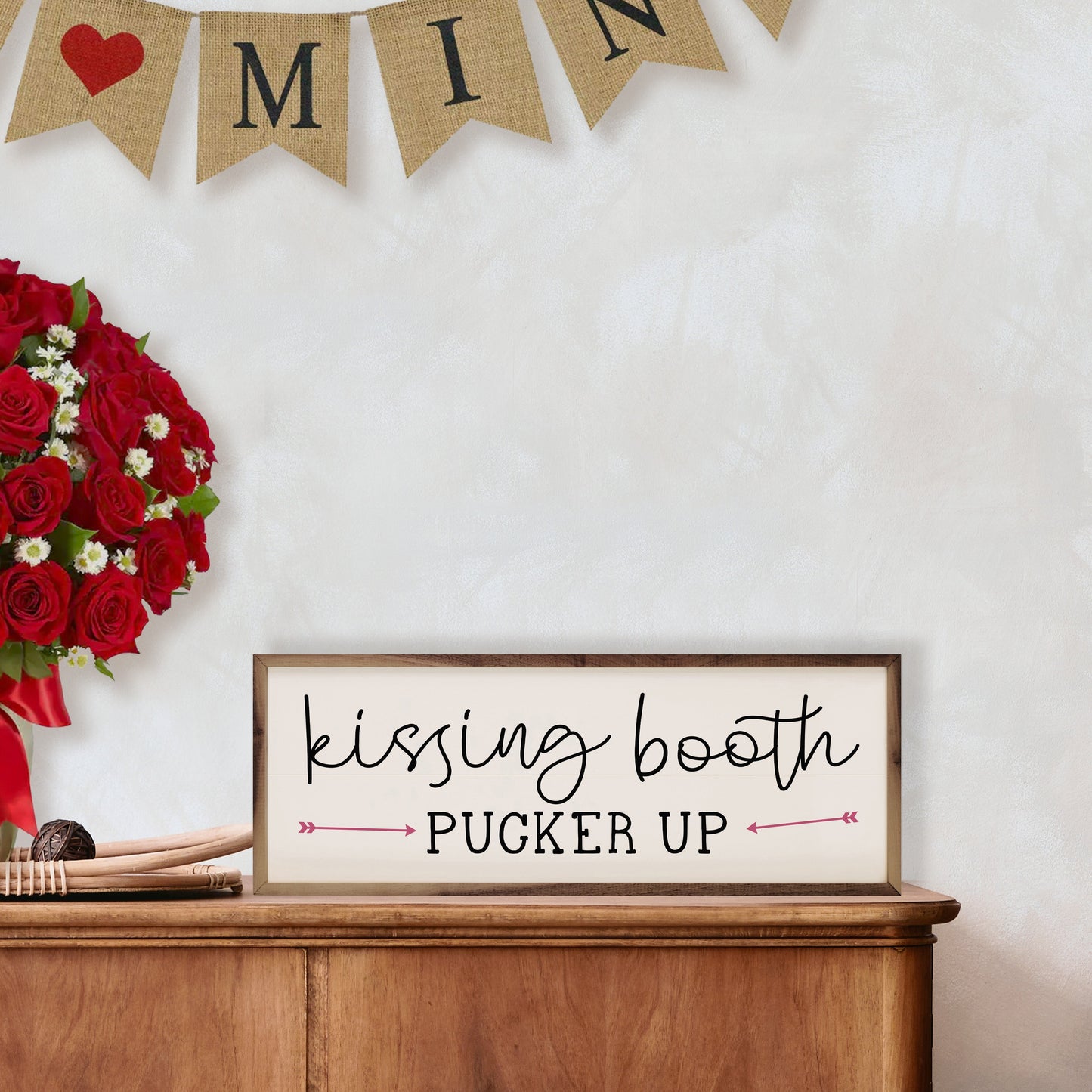 Kissing Booth Pucker Up Arrow White