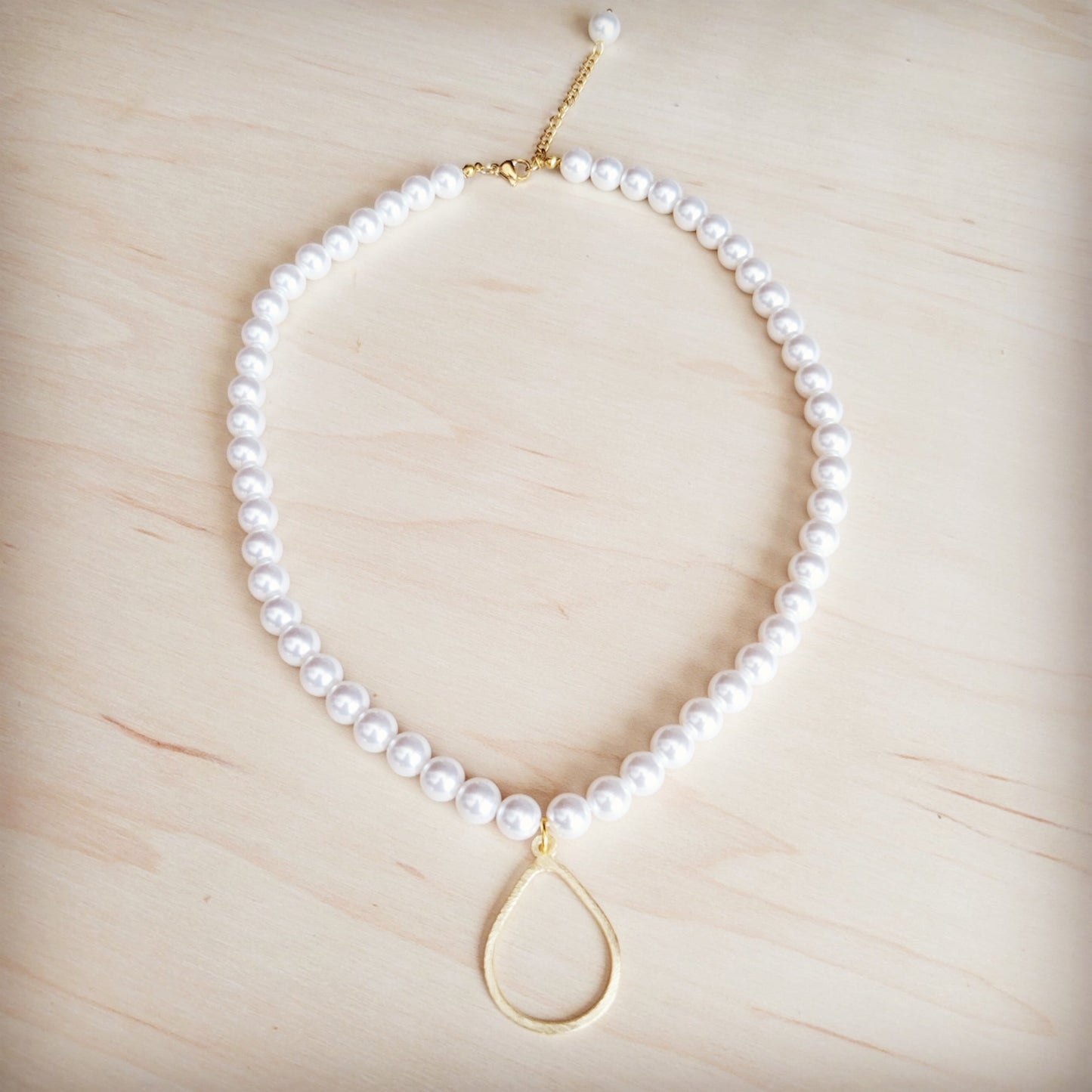 **Glass Pearl Collar Necklace w/ Gold Pendant 257kg