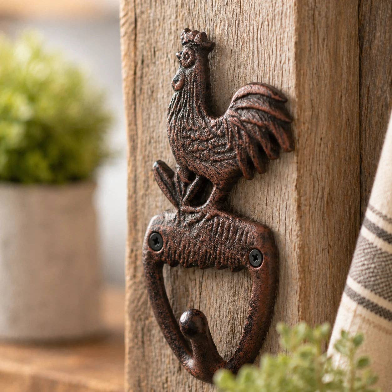Rooster Wall Hook, Cast Iron Farmhouse Kitchen for Towels or Aprons, 5.8"