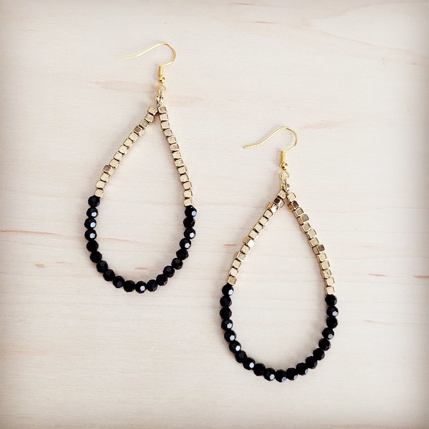 **Black Onyx & Gilded Teardrop Hoops 219dj