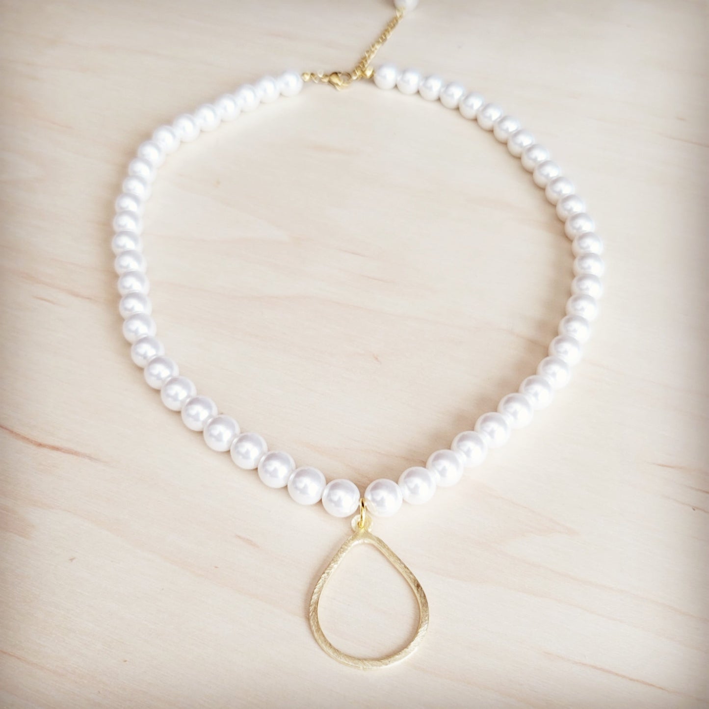 **Glass Pearl Collar Necklace w/ Gold Pendant 257kg