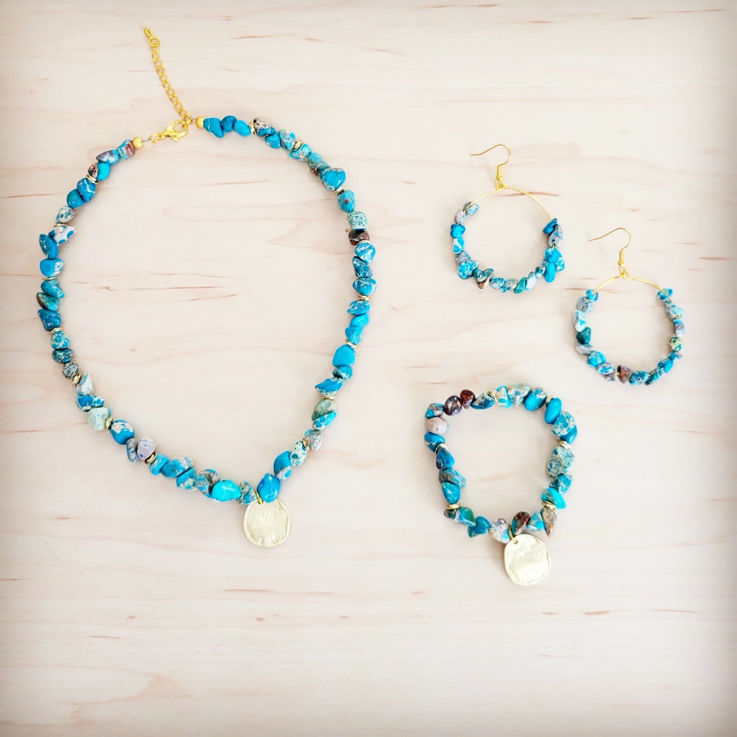 Regalite Beaded Stretch Bracelet w/ Matte Gold Coin Charm 811w