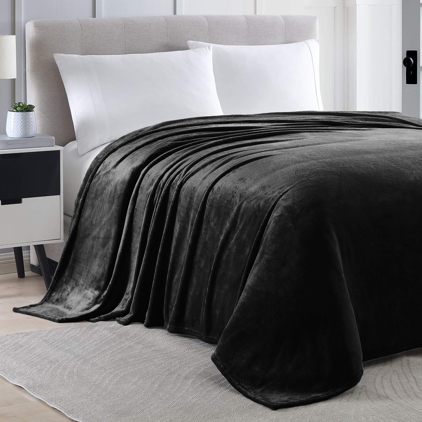 Queen Size Black Extra Soft Cozy Microfiber Solid Color Throw Picnic Sofa Bed Blanket