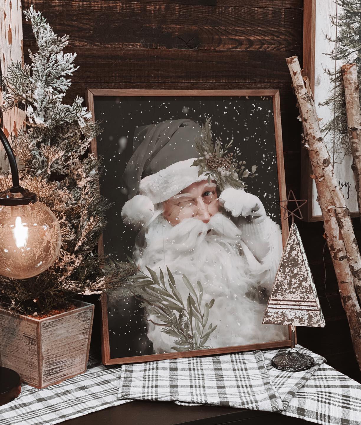 Grayscale Santa Claus image 0