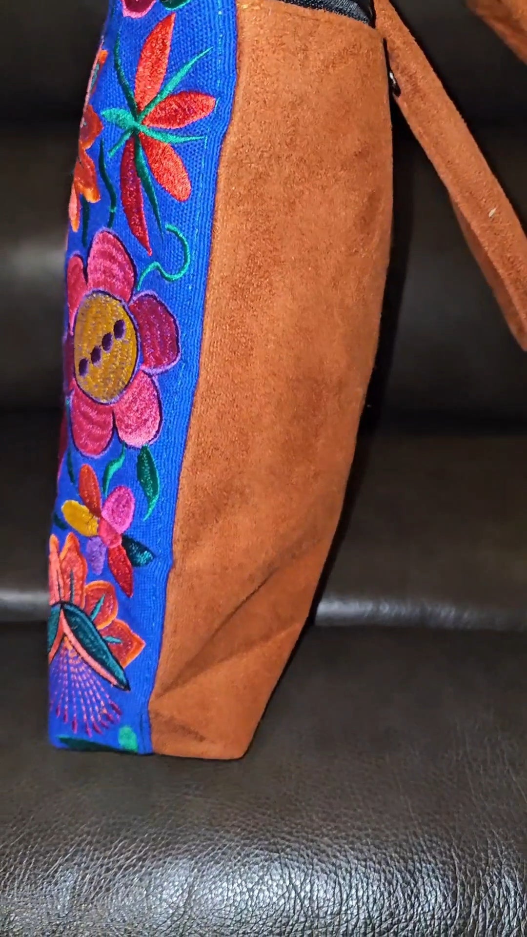 Large Embroidered Giraffe Tote Purse